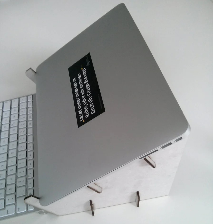 Lazer Kesim Karton Macbook Air Standı Laptop Standı SVG Dosyası lazer kesim çizimi önizlemesi