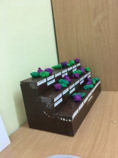 Lazer Kesim Ahşap 3 Basamaklı Stand Şablonu Ücretsiz Vektör