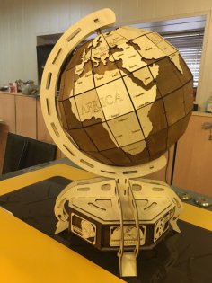 Lazer Kesim Ahşap 3D Küre Modeli Ücretsiz Vektör