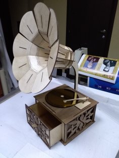 Lazer Kesim Ahşap Gramofon Ücretsiz Vektör