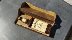 Lazer Kesim Jack Daniels Viski Şişesi Tutucu Ücretsiz Vektör