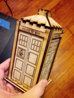 Lazer Kesim Ahşap Polis Kulübesi Tardis Oyuncak Ücretsiz Vektör