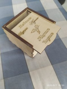 Lazer Kesim Ahşap Kalem Kutusu Kayar Kapaklı Ücretsiz Vektör