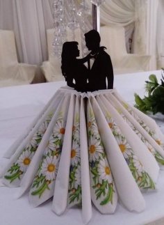 Lazer Kesim Evli Çift Peçetelik Ücretsiz Vektör