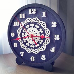 Lazer Kesim Dekoratif Masa Saati Ücretsiz Vektör