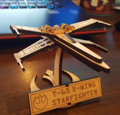 Lazer Kesim Küçük X-Wing Savaşçısı ve Standı Ücretsiz Vektör