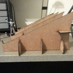 Lazer Kesim Macbook Pro için Laptop Standı Ücretsiz Vektör