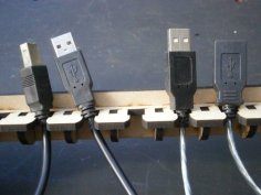 Lazer Kesim USB Kablo Askısı DXF Dosyası