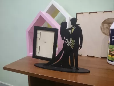 Sevgililer Günü Çift Lazer Kesim Fotoğraf Standı Ücretsiz Vektör CDR çizimi