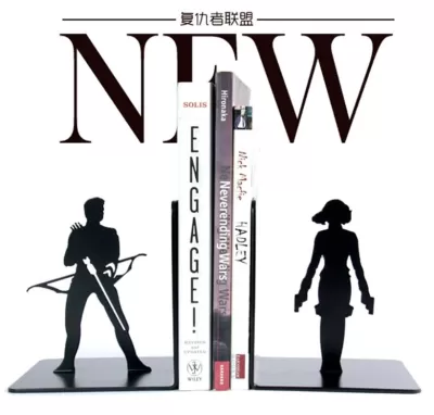 Lazer Kesim Marvel Kahramanları Kara Dul ve Hawkeye Kitap Ayracı Ücretsiz Vektör CDR çizimi