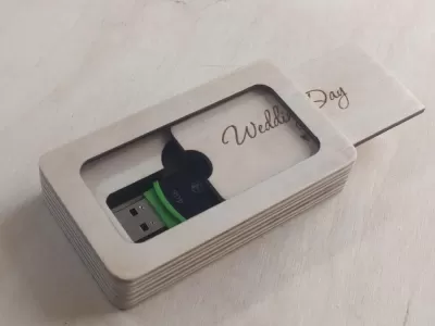 Lazer Kesim Sürgülü Kapaklı Flash Bellek Kutusu Ücretsiz Vektör CDR çizimi