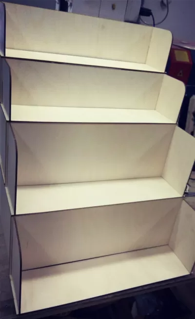 Lazer Kesim Ekran Standı 4 Katlı Şablon Ücretsiz Vektör CDR çizimi