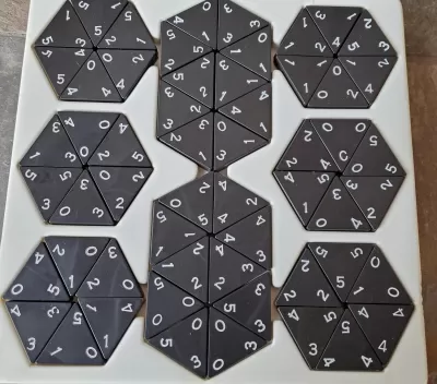 Lazer Kesim Triominos Oyunu Şablonu Ücretsiz Vektör EPS çizimi