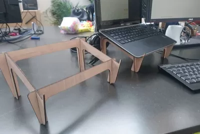 Lazer Kesim Ahşap Laptop Standı Ücretsiz Vektör AI çizimi