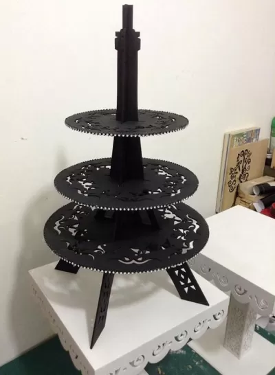 Lazer Kesim Eyfel Kulesi Şeker Büfesi Cupcake Standı Ücretsiz Vektör CDR çizimi