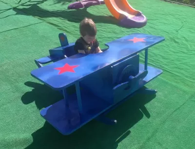 Çocuklar için Lazer Kesim Ahşap Sallanan Uçak Ücretsiz Vektör CDR çizimi