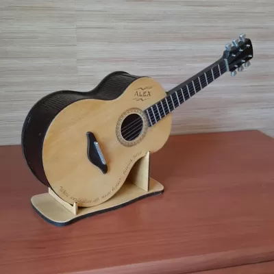 Lazer Kesim Gitar Kumbarası Çocuk Para Kumbarası Ücretsiz Vektör CDR çizimi