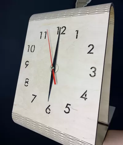 Lazer Kesim Yaratıcı Ahşap Masa Saati Ücretsiz Vektör AI çizimi