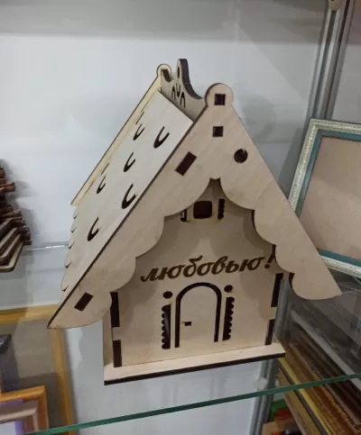 Lazer Kesim Ev Şeklinde Tealight Mumluk Ücretsiz Vektör CDR çizimi