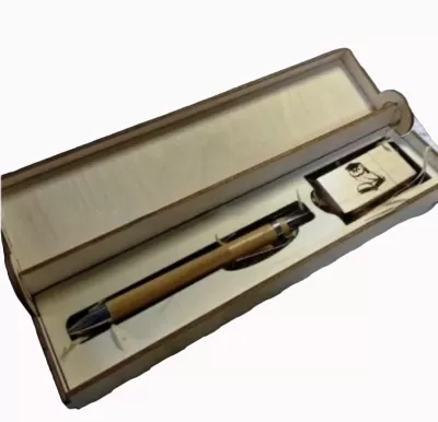 Lazer Kesim Kalem USB Flash Sürücü Hediye Kutusu Ücretsiz Vektör CDR çizimi