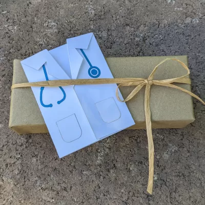Lazer Kesim Beyaz Önlük Kartı SVG Dosyası SVG çizimi