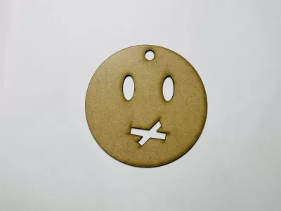 Lazer Kesim Ahşap Ağzı Kapalı Emoji Ücretsiz Vektör CDR çizimi